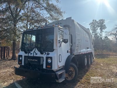 2004 Mack MR688S Mack ands 8x4 Rear Loader Waste Collection Truck (Inoperable)