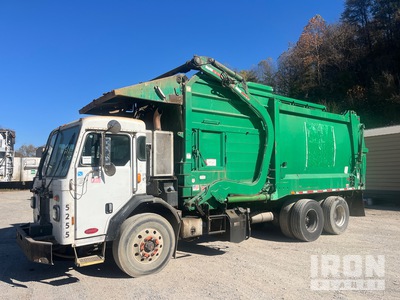 2018 Peterbilt 520 6x4 Front Loader Waste Collection Truck