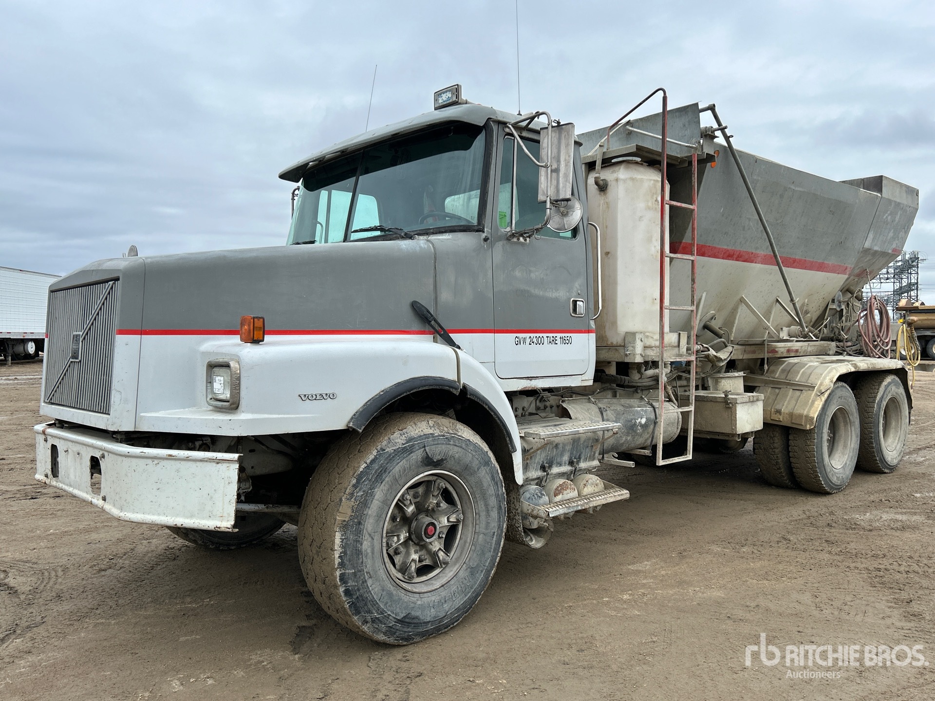 2000 Volvo 6x4 Volumetric Mixer Truck