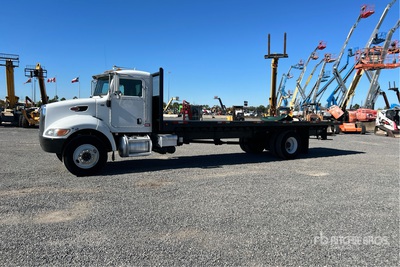 2007 Peterbilt 335 4x2 Camion à Plateau