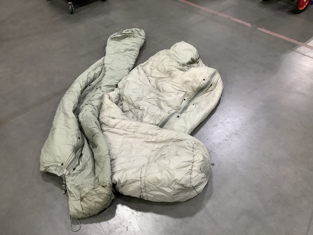(80) Sleeping Bags