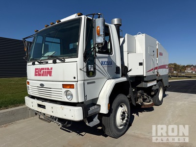 2008 Elgin Eagle Series F on 2007 Sterling SC8000 Kehrmaschine