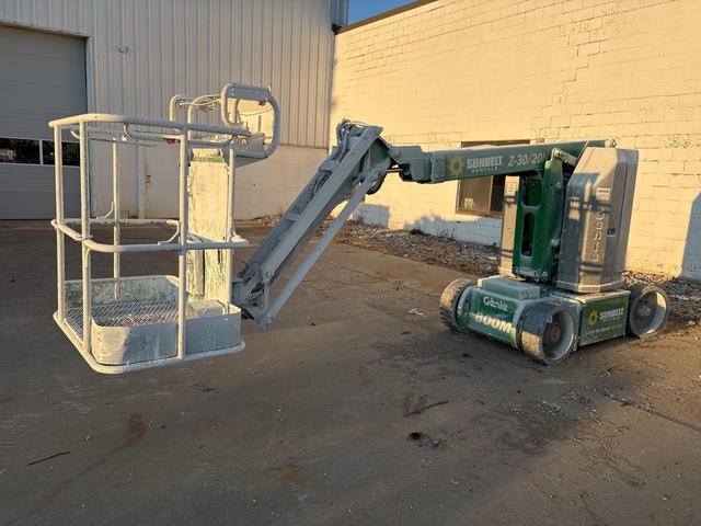 2017 Genie Z-30/20N 2WD Electric Articulating Boom Lift 2017 Genie Z-30/20N 2WD Electric Articulating Boom Lift