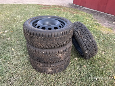 Quantity of (4) Sailun Ice Blazer 205/50R16 Tires