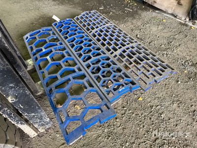 Quantity of (4) Peterson Hex Form Grates