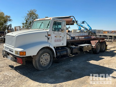 1995 International 8200 6x4 6x4 Camión Portacontenedores (Inoperable)