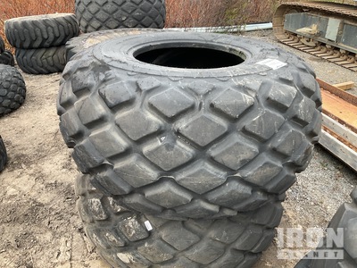 Quantity of (2) Goodyear R-3 28L-26 Reifen
