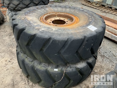 Quantity of (2) Michelin XH type B 18.00R25 Recap Reifen