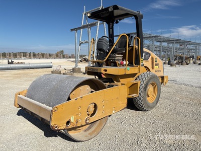 2011 Cat CS-44 Smooth Drum Compactor