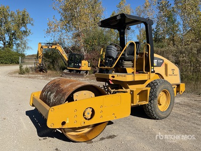 2012 Cat CS-44 Smooth Drum Compactor