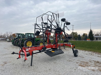 2017 Kubota RA2076 25 ft 6 in 2-Point 2 Rotor Andanatore fieno