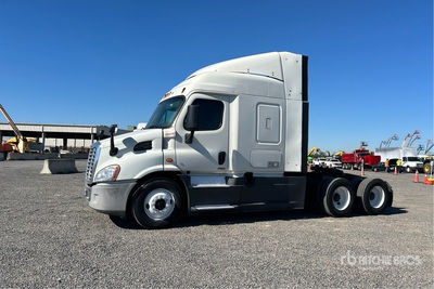 2015 Freightliner Cascadia 113 6x4 تراكتور شاحنة كابينة النوم (ثنائية المحور)