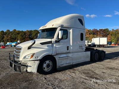 2022 Freightliner Cascadia 126 6x4 تراكتور شاحنة كابينة النوم (ثنائية المحور)
