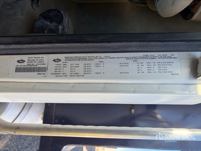 2016 Mack CXU613 Tri/A-kiepwagen