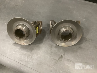 (17) Meritor 18NYS38-27 Universal Joint Yokes