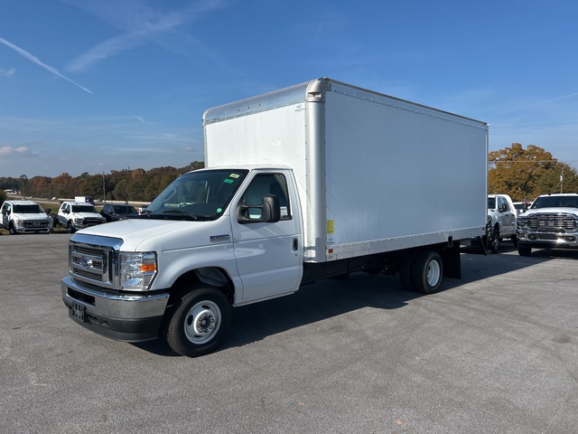 2025 Ford E-450 Super Duty 4x2 Van Truck (Unused)