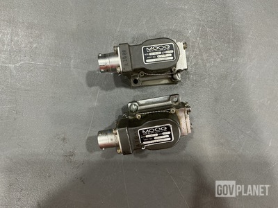 (2) Moog 12283389 Hydraulic Servo Valves