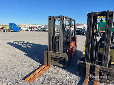 Nissan CUGJ02F35PV 6950 lb Pneumatic Tire Forklift