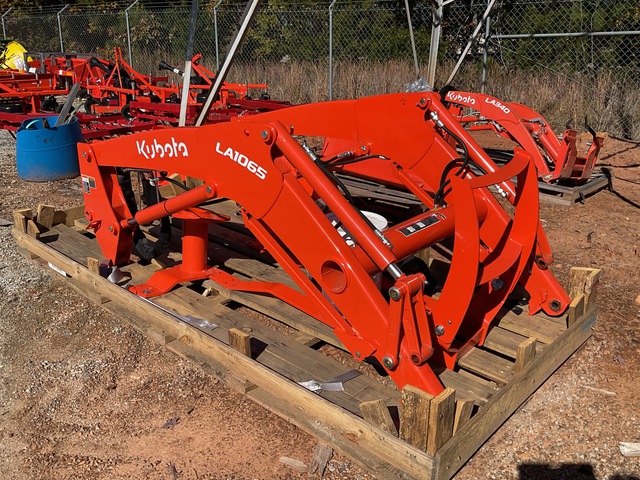 Kubota LA1065A Front Loader Attachment