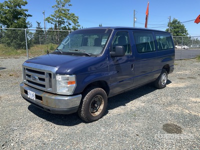 2011 Ford E-350 乗客用バン