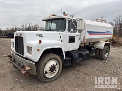 1989 Mack R690T 4x2 Water Truck