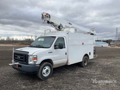 Altec on 2018 Ford E-350 4x2 رافعة جوية على فان
