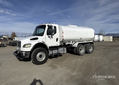 2005 Freightliner M2 106 4000 gal 6x4 Camion à eau
