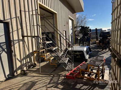 Quantity of (4) Mobile Shop Stairs Articoli da ferramenta e di consumo