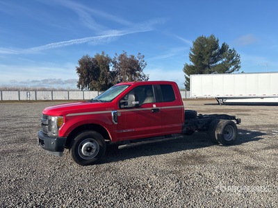 2017 Ford F-350 4x2 Extended Cab Cab and Chassis
