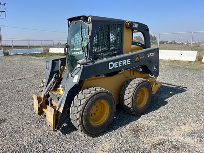 2015 John Deere 332E Schranklader