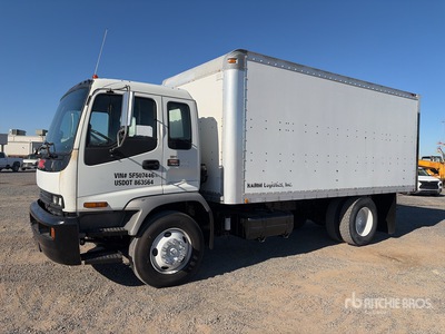 2005 GMC T7500 Van Truck