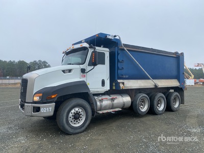 2013 Cat 660S 8x4 Camion à benne basculante Tridem
