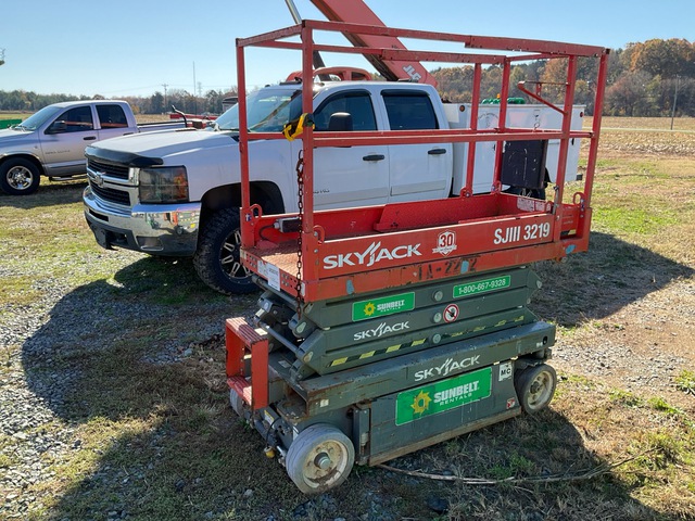 2016 Skyjack SJIII3219 Electric Scissor Lift (Inoperable) 2016 Skyjack SJIII3219 Electric Scissor Lift (Inoperable)