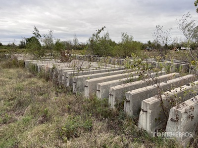 Quantity of (120) 12 ft Concrete Traffic Barriers を見 Barrier