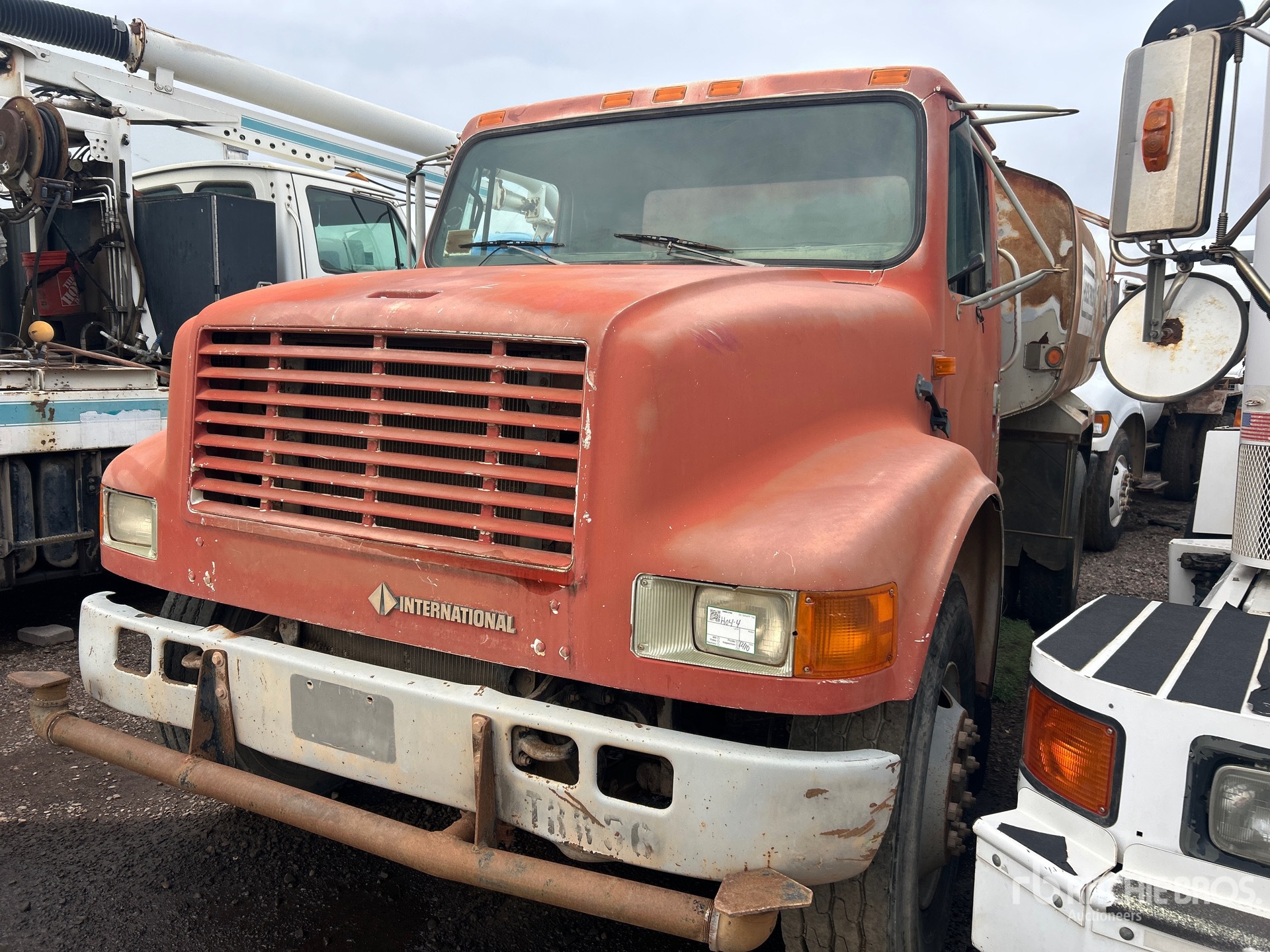 1991 International 2200 gal 4x2 Water Truck (Inoperable)