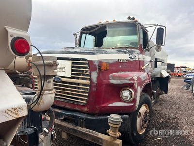 1989 Ford LS9000 2500 gal 4x2 Water Truck