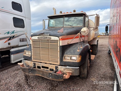 1993 Freightliner FLD 112 4000 gal 6x4 Camion à eau