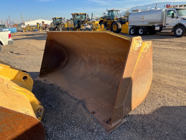 John Deere 127 in Wheel Loader Bucket (Unused) John Deere 127 in Wheel Loader Bucket (Unused)