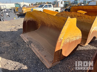 John Deere 118 in 4.75 cyd Bucket - Fits John Deere 644L/724L