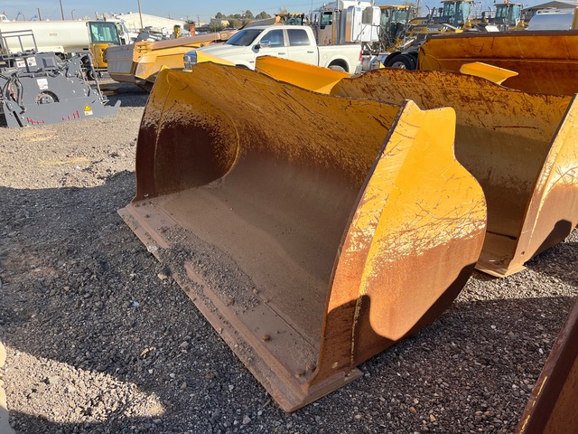 John Deere 118 in 4.75 cyd Bucket - Fits John Deere 644L/724L John Deere 118 in 4.75 cyd Bucket - Fits John Deere 644L/724L