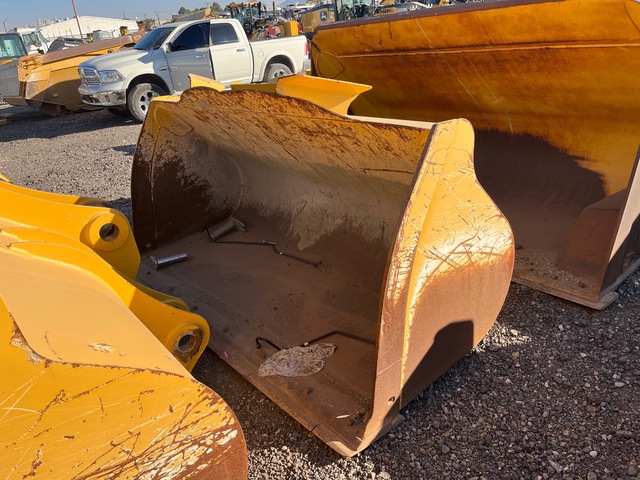 John Deere 99 in 3 cyd Bucket - Fits John Deere 524L/544L John Deere 99 in 3 cyd Bucket - Fits John Deere 524L/544L