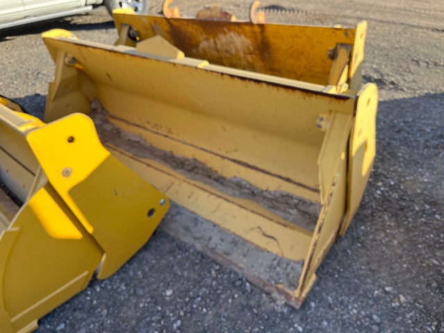 John Deere 95 in 1.38 cyd Multipurpose Bucket (Unused) John Deere 95 in 1.38 cyd Multipurpose Bucket (Unused)