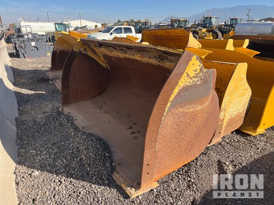 John Deere 112 in Q/C Bucket