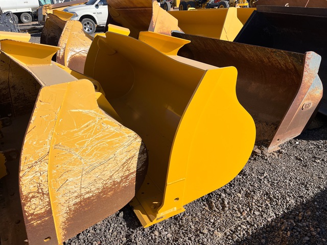 John Deere 100 in Bucket - Fits John Deere 444L (Unused) John Deere 100 in Bucket - Fits John Deere 444L (Unused)