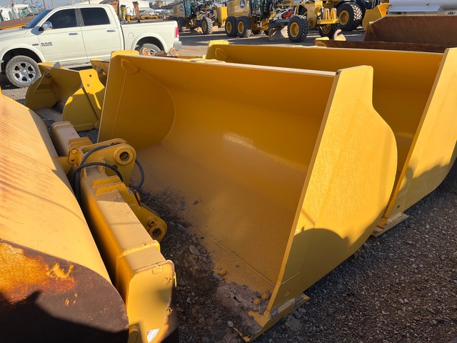 John Deere 119 in Bucket - Fits 644G (Unused) John Deere 119 in Bucket - Fits 644G (Unused)