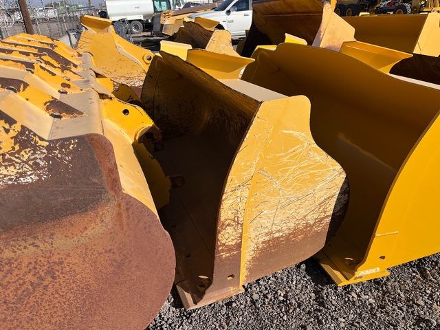 John Deere 100 in Bucket - Fits John Deere 444L John Deere 100 in Bucket - Fits John Deere 444L