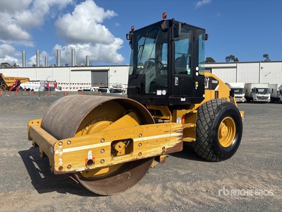 2018 Cat CS-533E Smooth Drum Compactor