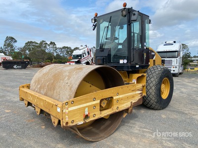 2018 Cat CS-533E Smooth Drum Compactor
