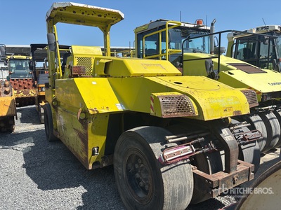 2003 Sakai TZ701 7 Wheel Pneumatic Roller