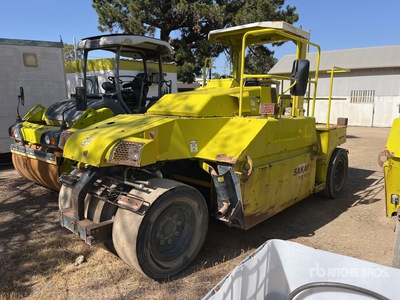 2003 Sakai TZ701 7 Wheel Pneumatic Roller